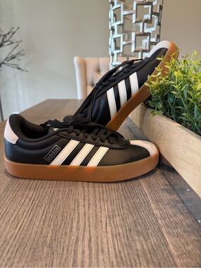 Adidas VL Court 3.0 Sneakers 
Color: Black White 🖤🤍 | Women’s Size: 6.5
